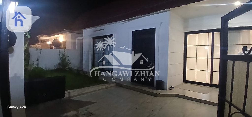 خانوویەکی جوان و مۆديرن لەشوێنێکی ئارام