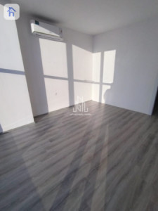 Modern Apartment Image 7