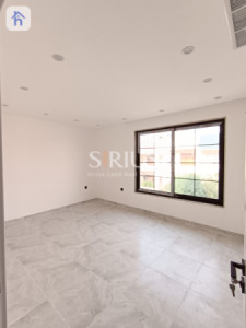 Spacious Family Home with Multiple Rooms Resim 12