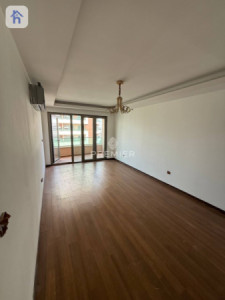 Stylish B4 Apartment with Views Image 12