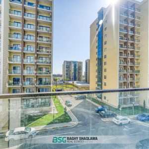 Spacious Apartment with Internal Views Image 7
