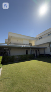 Luxurious House with Multiple Amenities image 3