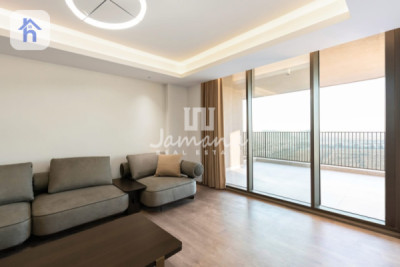 Elegant Apartment with 4 Bedrooms Image 5