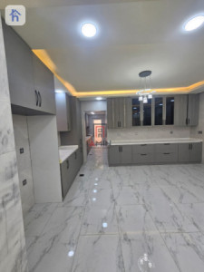 House (300m²) image 1
