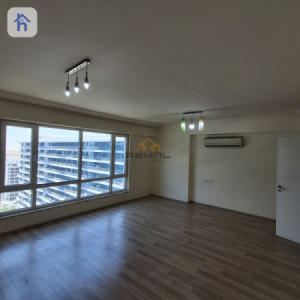 Modern 4-Bedroom Apartment Resim 3
