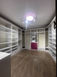 شوقەیەکی فراوانی ٣ ژووری نوستن لە ئیمپایەر ڕۆیاڵ وێنە 6