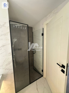 Modern 4 Bedroom Apartment, Spacious Living image 6