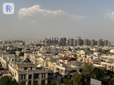 Elegant Apartment in Prime Location Image 13