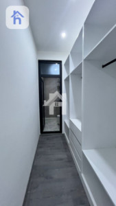 Modern House with 4 Bedrooms Image 11