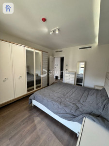 Elegant 1-Bedroom Apartment image 3