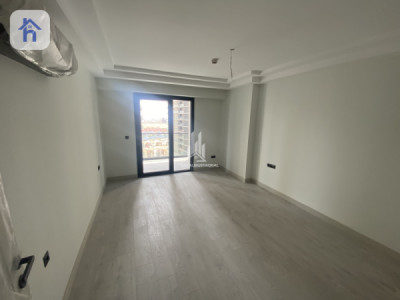 Spacious Apartment with Modern Design Image 4