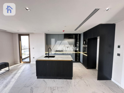 Elegant 4-Bedroom Apartment with Balcony Image 10