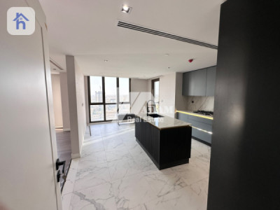 Luxurious 4-Bedroom Apartment on High Floor image 14