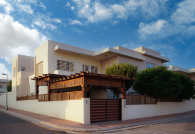 Elegant 3-Bedroom House with Spacious Hall image 4
