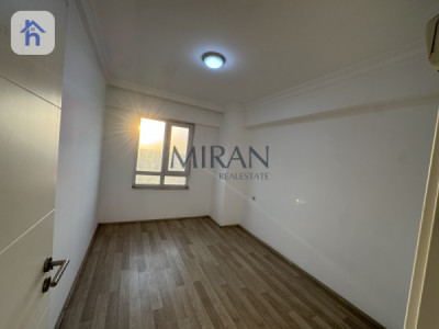 Spacious Apartment with Contemporary Design Resim 3