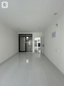 Twin House image 9