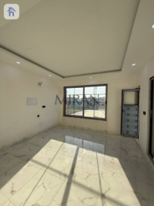 Spacious House with 4 Bedrooms Image 8