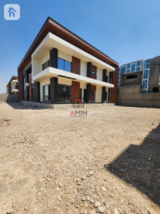 Structure Opposite Garden image 1