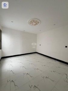 Spacious house with multiple rooms Resim 9
