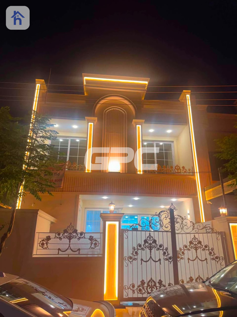 Cozy 4-Bedroom House in Azadi
