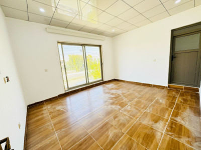 Spacious House with 5 Bedrooms Image 9
