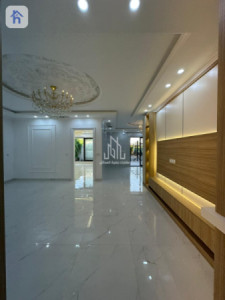 Modern House with 5 Bedrooms image 5