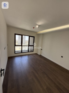 Modern 1 Bedroom Apartment in Boulevard Image 5