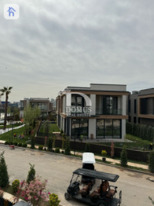 Luxurious House in Pavilion Image 4