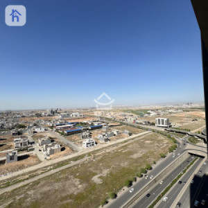 Bright Apartment with Stunning Views Image 3