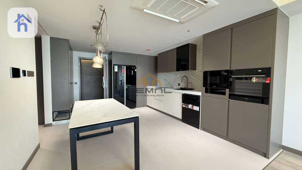 Modern Apartment in Prime Location Resim 2