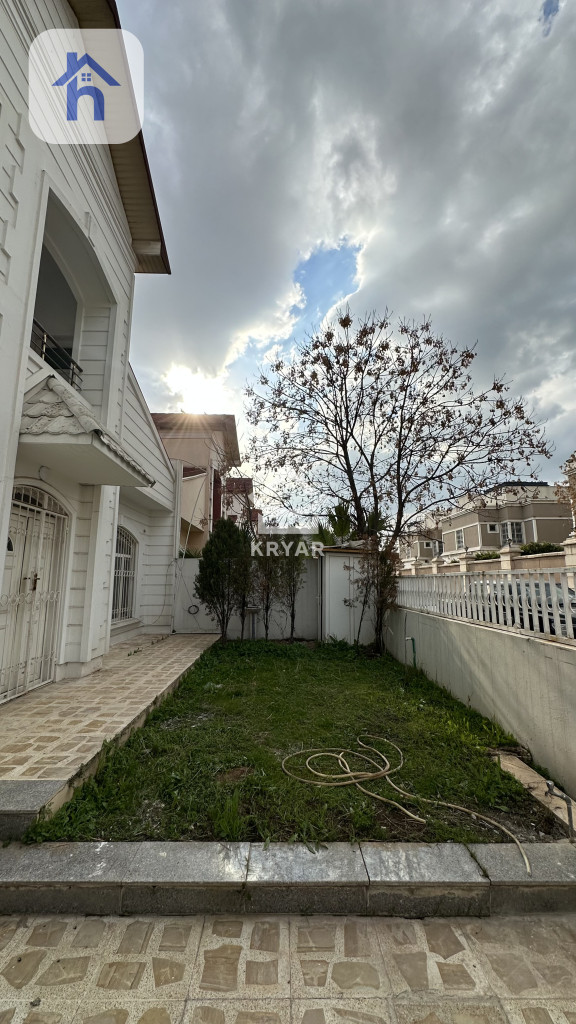 خانوویەکی فراوان بە ٤ ژووری نوستن