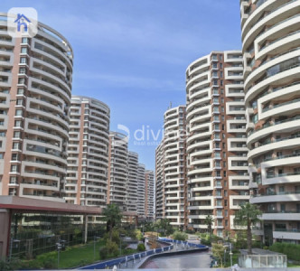 Spacious apartment with park view image 2