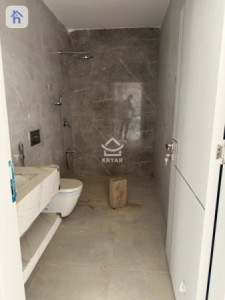 Modern 4-Bedroom House in Mountain View image 12