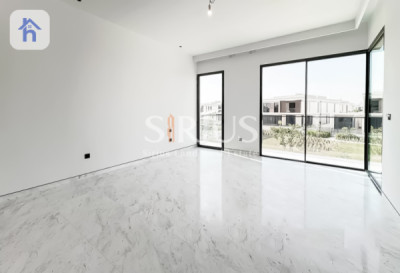 Luxurious Villa with 6 Bedrooms Image 8