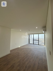 Bright 4-Bedroom Apartment image 2