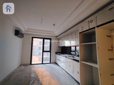 Elegant Three Bedroom Residence in Prime Location Image 3