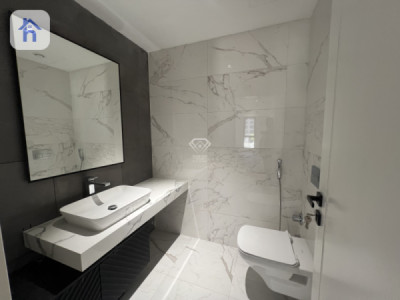 Modern Apartment in Prime Location Image 13