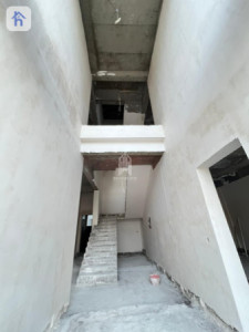 Spacious Villa with 9 Bedrooms Image 7