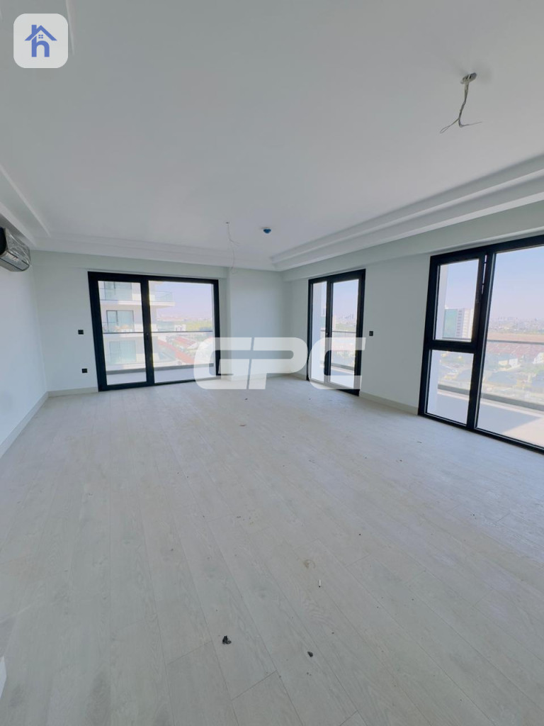 Spacious 3 Bedroom Apartment in Rami Towers
