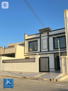 House Opposite Garden image 2