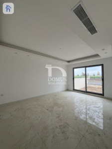 Charming House with 4 Bedrooms image 3