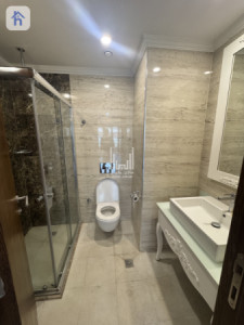 Luxurious 5-Bedroom Apartment in Erbil Image 15