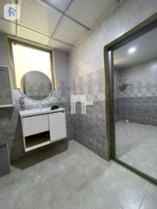 Luxurious 5-Bedroom House for Sale Image 5