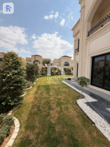 Luxurious Villa with 6 Bedrooms Image 3