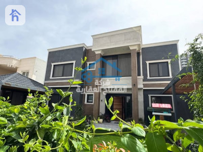Modern House with 6 Bedrooms image 1