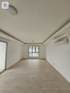 Spacious 3 Bed Apartment in Empire Wings Image 4