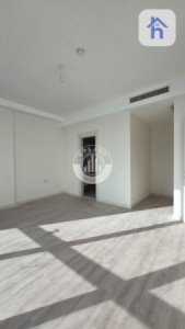 Elegant Apartment with Stunning Views Image 7