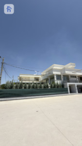 Luxurious House with Multiple Amenities image 2