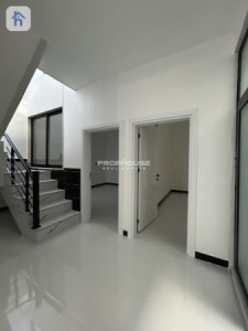 Modern House image 7