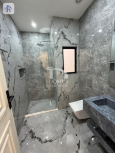 Luxurious Villa with 6 Bedrooms Image 48